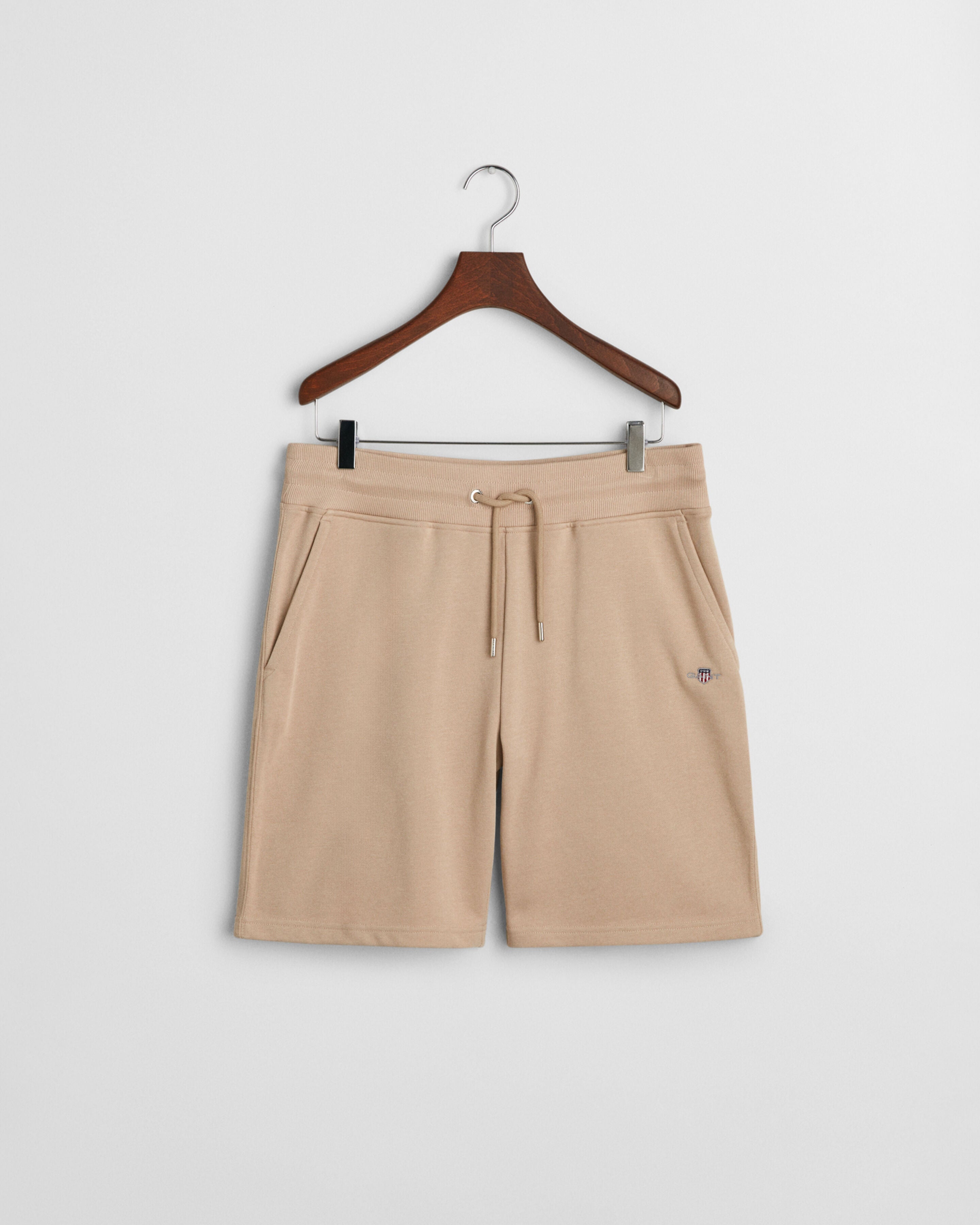 GANT - Shield Sweat Shorts in Dry Sand 2009027 277