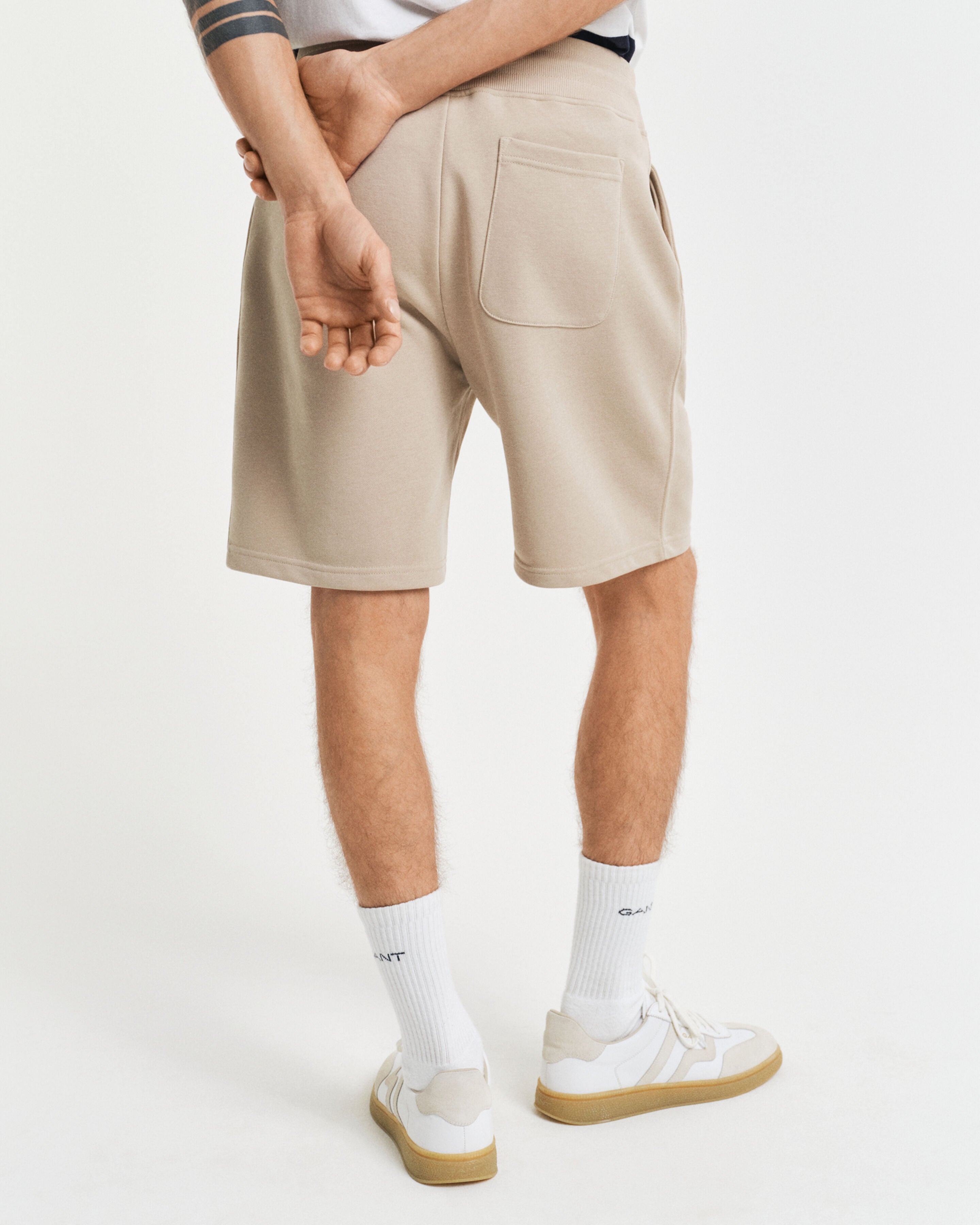 GANT - Shield Sweat Shorts in Dry Sand 2009027 277